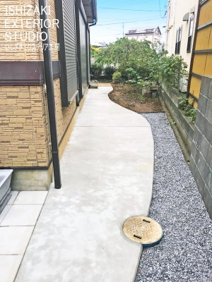 土間コンクリートと防草シート＋砂利敷き