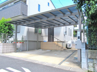 2台用カーポート「フーゴF」台形でモダンな車庫に　柏市K邸