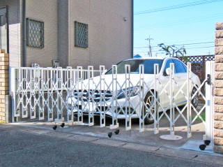 伸縮門扉カーゲートで車庫の防犯対策を　松戸市K邸