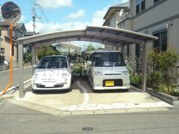 正面から見た車庫の様子