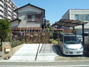 既存の土間と調和した施工後のカースペース