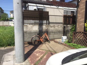 雨ざらしだった施工前の自転車置き場