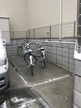 施工前雨ざらしだった既存の自転車置場