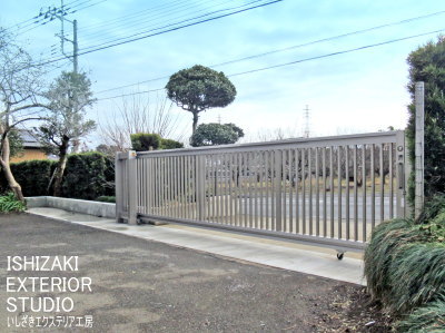 ゲートや土留め、床面の土間コンクリートをリフォーム後