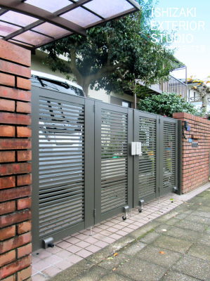 LIXILの車庫ゲート「開き門扉YR1型 4枚折戸」