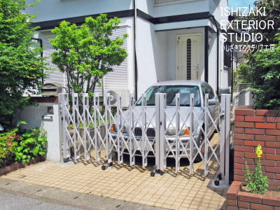 伸縮門扉にお取替え後