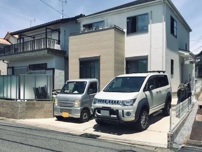 道路側からの施工前の車庫の様子