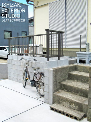 ブロックと土を一部撤去して自転車置場を拡張後