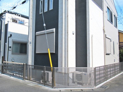 カーゲートとフェンスで囲ったクローズ外構