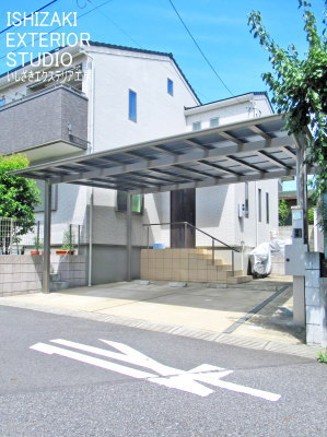 2台用のカーポートを台形納まりに設置後
