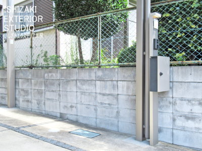 既存の機能門柱に干渉しないように柱を設置