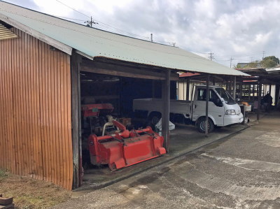 道路側からの施工前の車庫