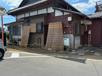 ロープで道路から入れないようにしていた施工前