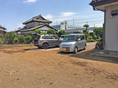 施工前の土のみの車庫