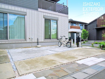 既存の車庫と同じ砂利目地とコンクリートのデザイン