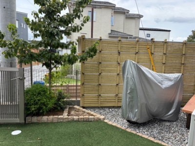 庭の砂利部分に自転車を置いていた施工前