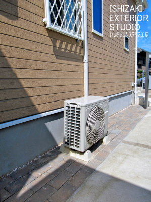 お洒落な石材風舗装材と排水用化粧砂利