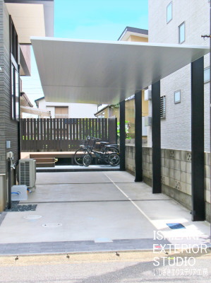 2連棟の「カーポートSC」と奥の庭部分