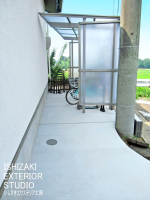 土間コンクリートとサイクルポート屋根設置後