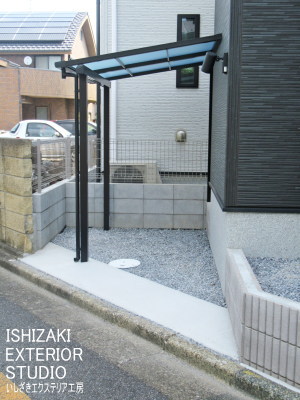 サイクルポート屋根と床の土間施工後