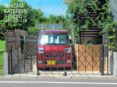 伸縮門扉でオープン外構からクローズ外構に変更