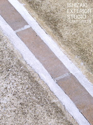 インターロッキング「エクレル」ボーダーで塞いだ車庫目地