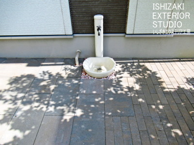 インターロッキングのテラスにリフォームして除草が不必要に