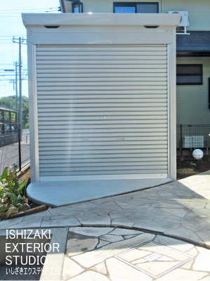 イナバ物置の「バイク保管庫」