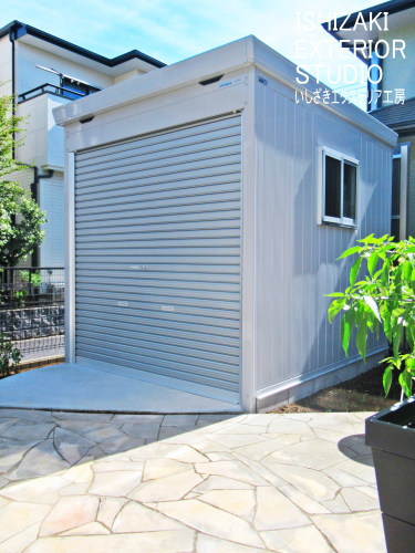 イナバ物置「バイク保管庫」で防犯対策