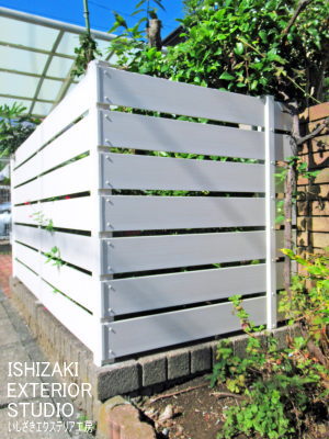 木調の目隠しフェンス