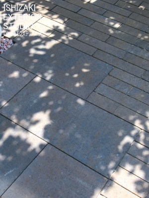 インターロッキング「エクレル」300角とボーダーのテラス