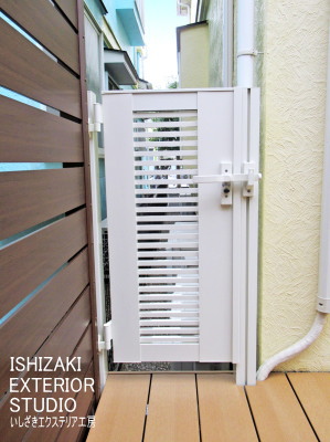 デッキ側に設置した「開き戸」