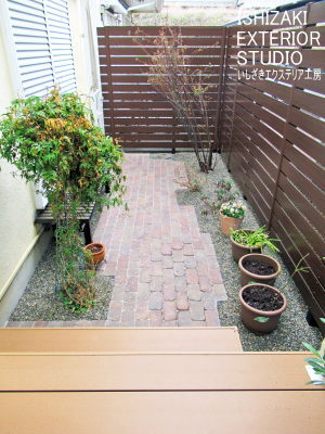 舗装したアプローチ