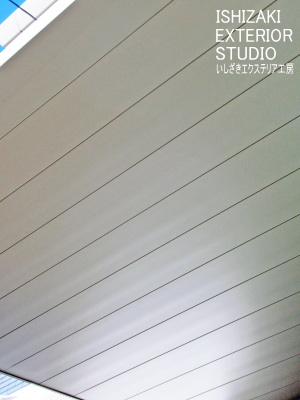 シャイングレーのモダンな屋根材