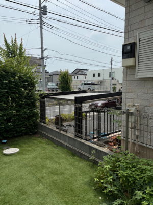 道路側から視線が気になった施工前の庭
