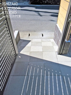 道路側への緩やかなスロープ