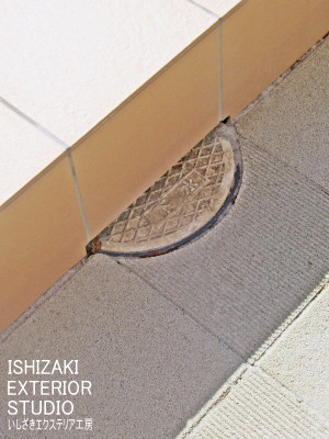 蓋が取れるように加工したタイル下側