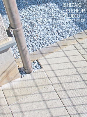 雨とい部分をくり貫いて加工