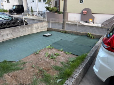道路から丸見えだった施工前の庭