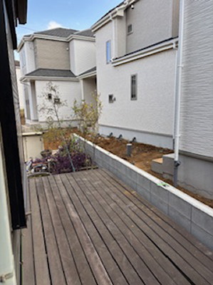 建物側から見た施工前の庭