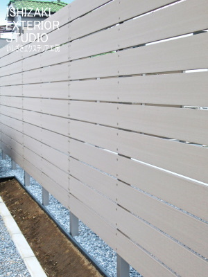 ココアカラーの木調横板