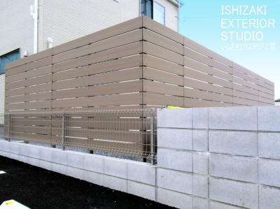 隣家側からの庭の様子