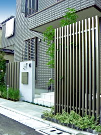 白×ステンカラーでスタイリッシュな外構に　東京都Ｏ邸