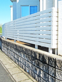 木調フェンスで敷地を囲って防犯対策も目隠しも　柏市T邸