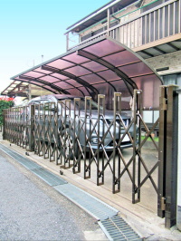 伸縮門扉「バリューアコー」で間口の広い車庫の防犯　柏市F邸