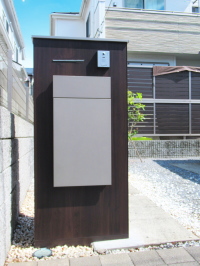 機能門柱FKで宅配ボックス内臓のモダンな玄関周りを　松戸市M邸