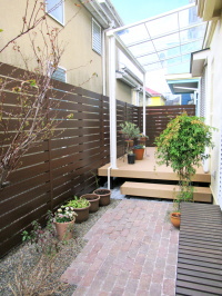 テラス屋根×目隠しフェンス×デッキで自然な庭　我孫子市S邸
